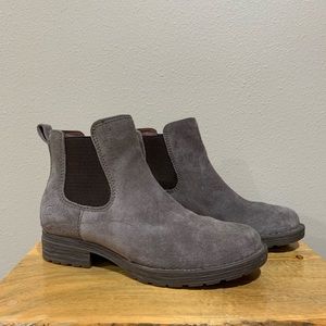 BORN Cove Boots in Mustang Suede